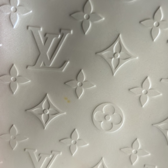 Louis Vuitton monogram vernis maple Patent clutch preloved with stains and flaws - Picture 3 of 9